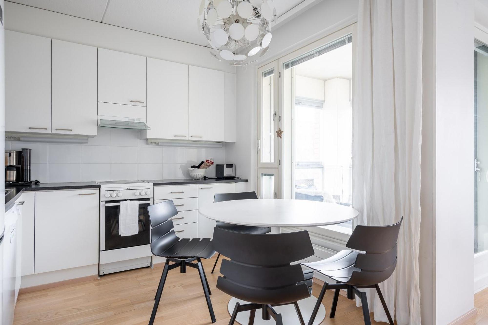 2 Bedroom With Sauna, Free Parking And Center Location