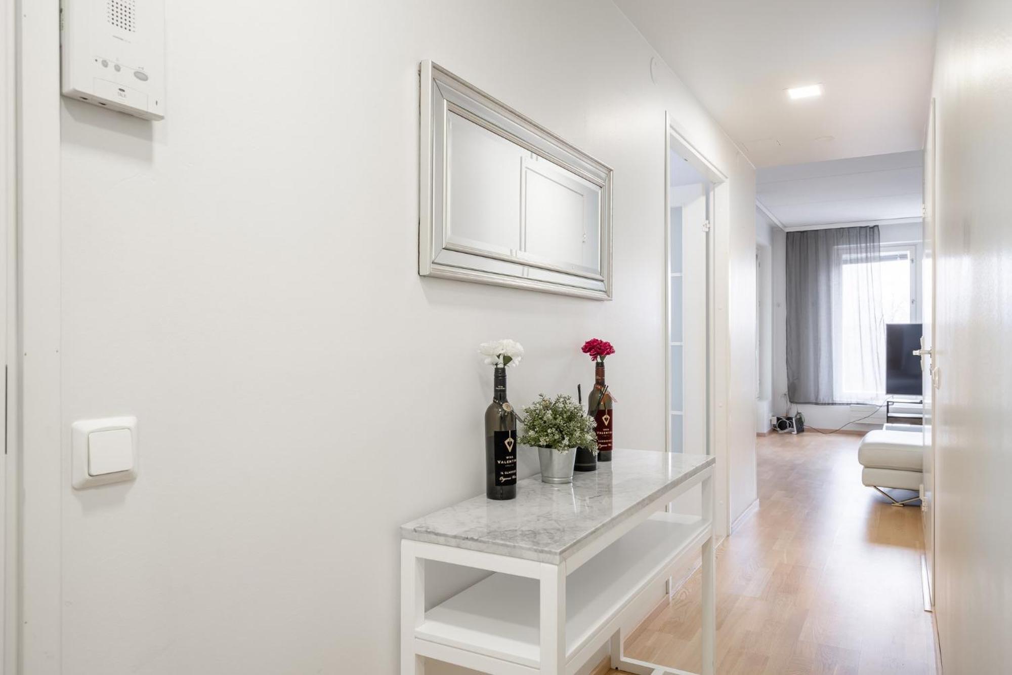 2 Bedroom With Sauna, Free Parking And Center Location
